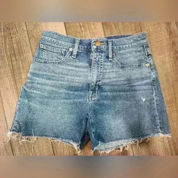 Madewell Pants - Womens Madewell high-rise denim shorts sz 26